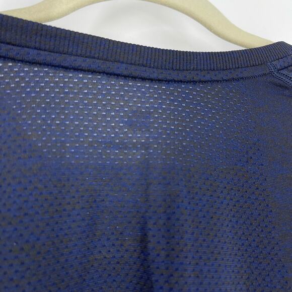 All In Motion Blue Black Seamless Workout T-Shirt Size XXL NWT - Picture 4 of 10